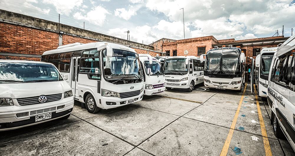 Cientos de cooperativas de transporte escolar están quebradas. Desde hace más de ocho meses la mayoría de sus vehículos están quietos y no perciben ingresos.