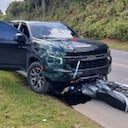 Así quedó la camioneta del futbolista, y la motocicleta que sería de Sebastián Dávila, tras el accidente de tránsito.