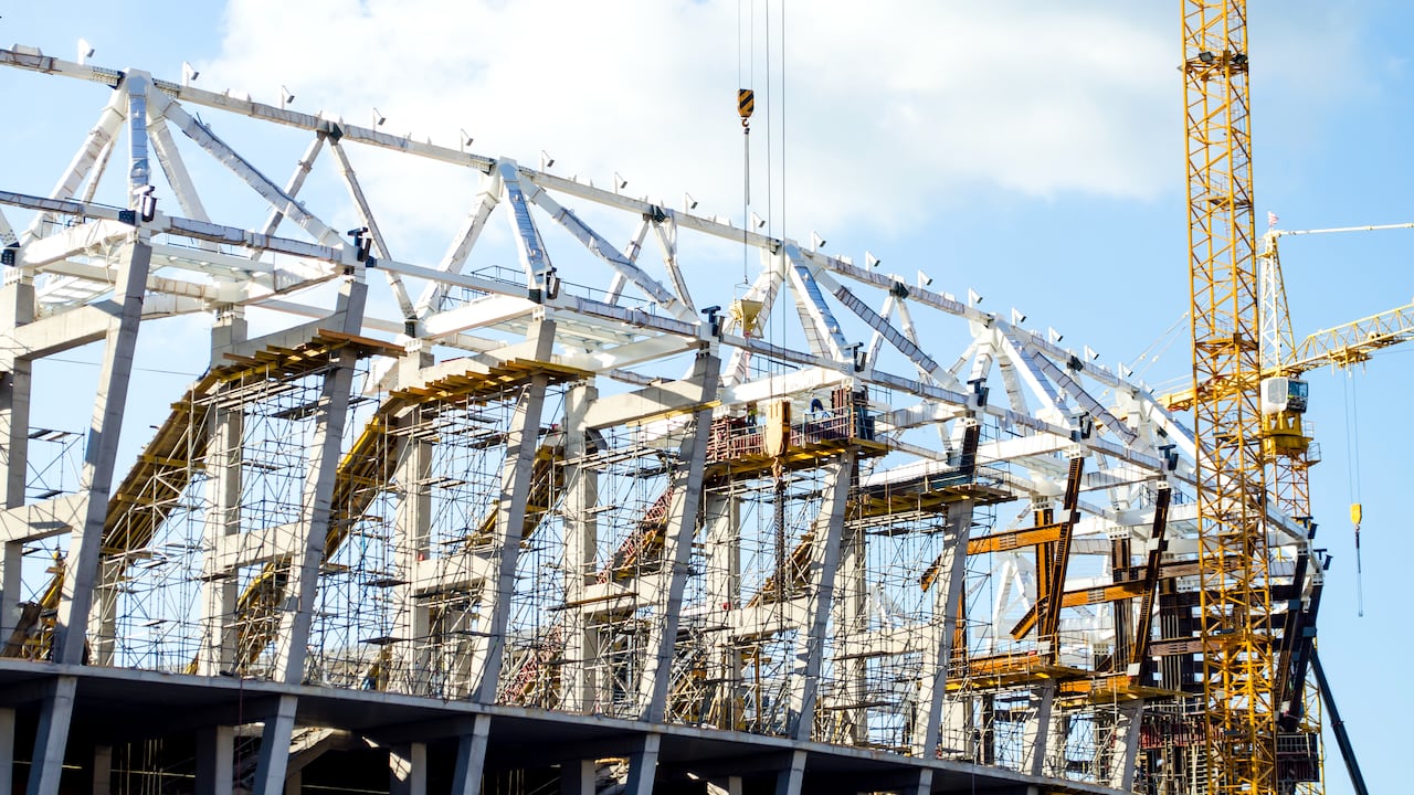 La normativa actual colombiana permite incorporar capital externo mediante diferentes mecanismos contractuales, incluidas las concesiones de largo plazo renovadas.