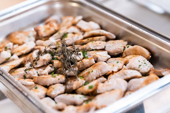 La carne de pollo es una excelente fuente de proteínas.