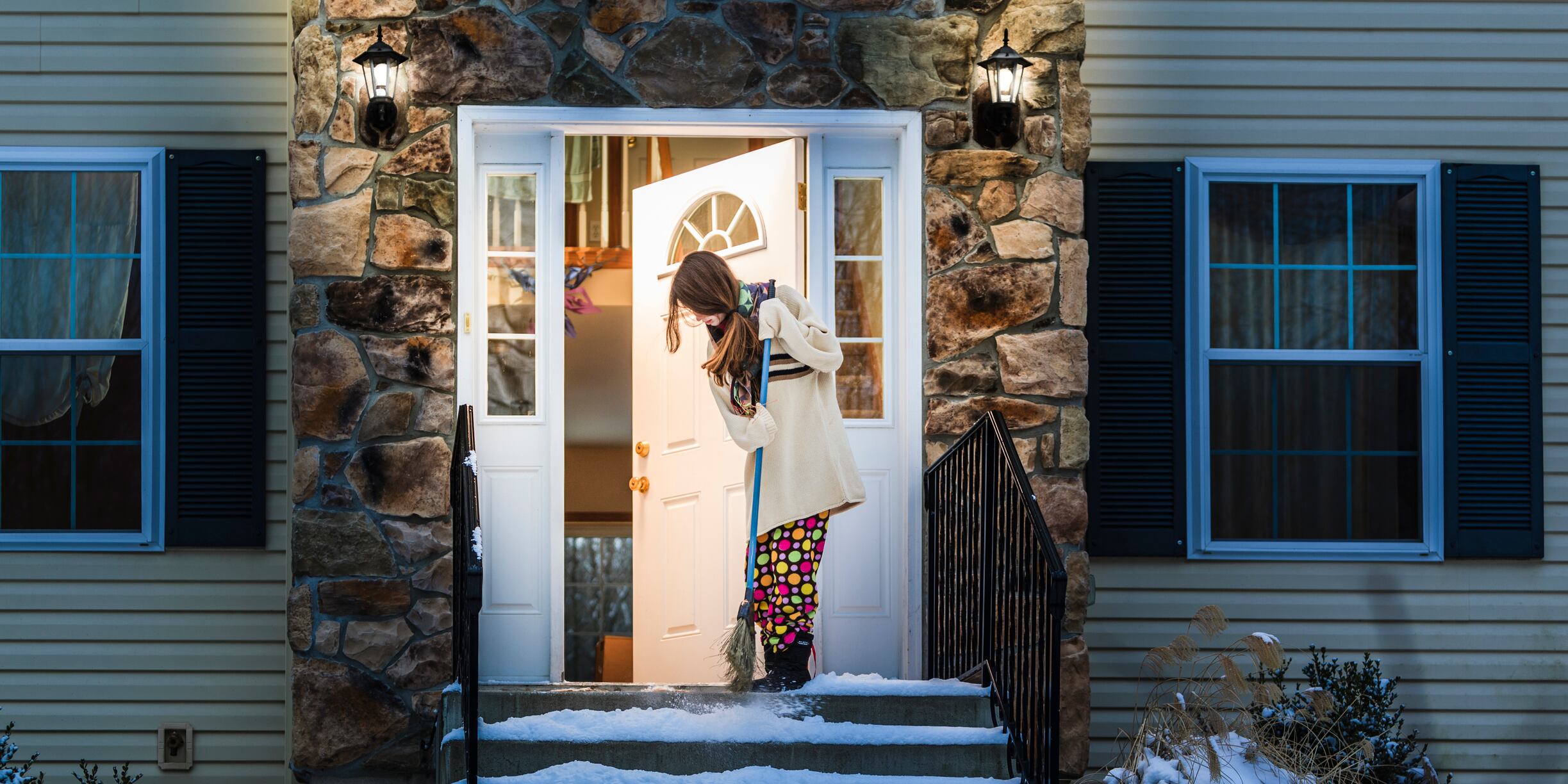 Barrer de noche ha sido satanizado por años a causa de una superstición cultural. Foto: Getty Images.