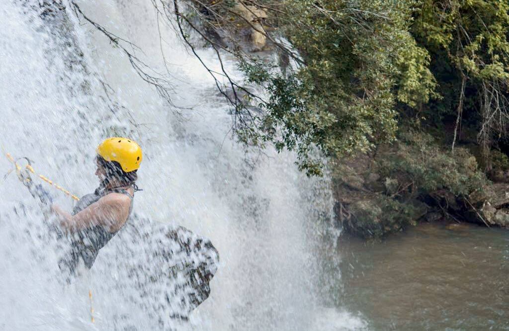 A 80 minutos de la capital del Huila está Paicol, un municipio ideal para vivir una aventura extrema. Rafting en el río Páez, senderismo en las cascadas de La Motilona, parapente en sus altas montañas y torrentismo en la quebrada santa Inés. Otro de los atractivos es hacer espeleología en la cueva Caja de agua, donde hay cinco especies de murciélagos, entre ellos el hematófago. foto: Diana Rey Melo