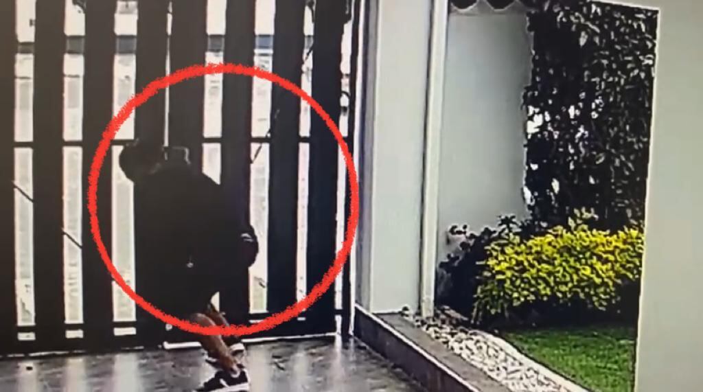 En video quedaron los momentos en que un grupo de delincuentes se paseaban por los barrios identificando a las víctimas.