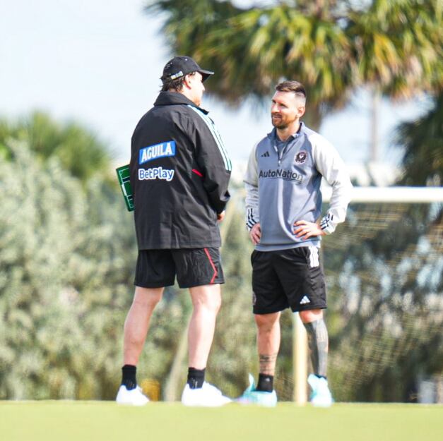 Néstor Lorenzo y Lionel Messi
