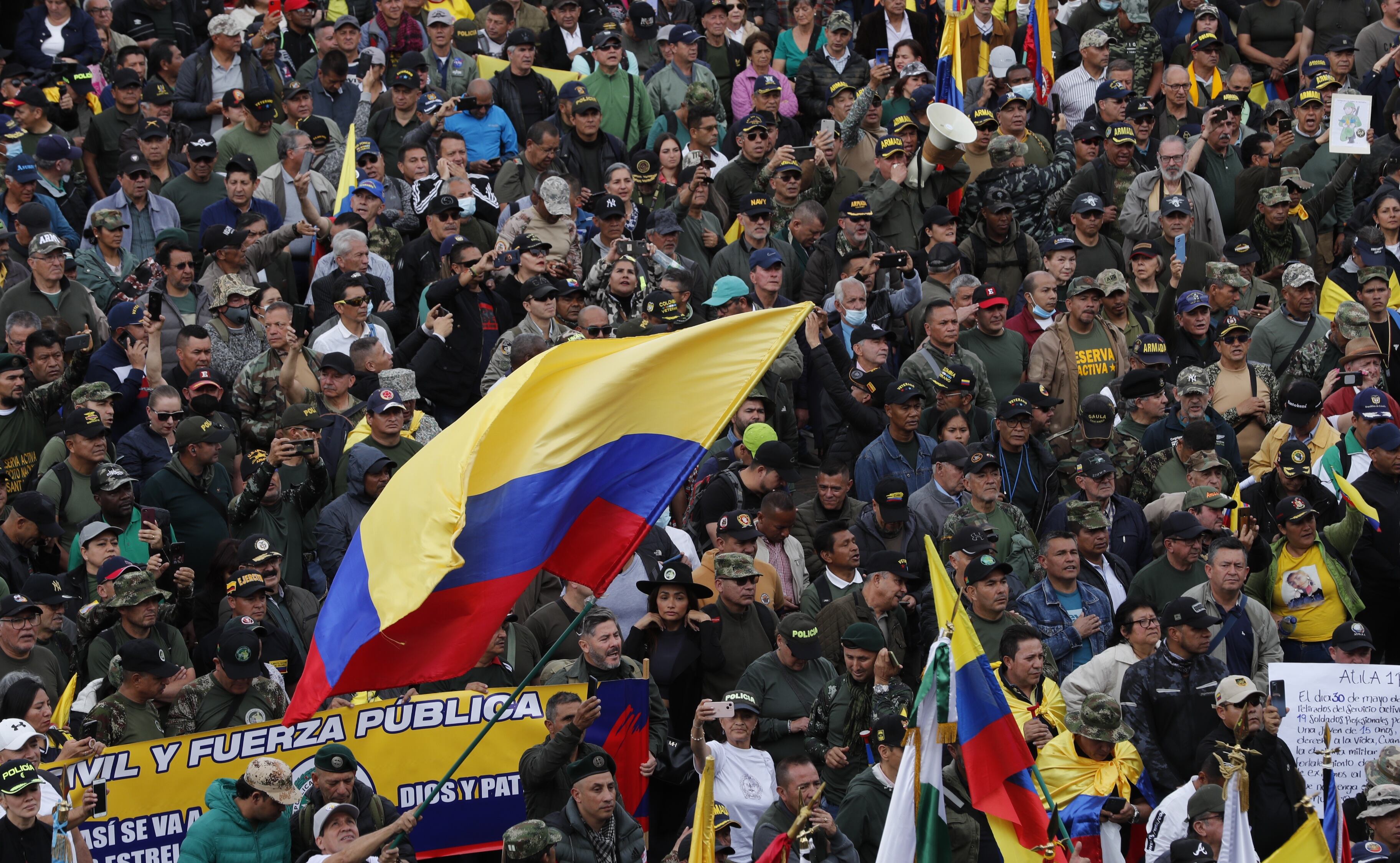 Protestas militares retirados en la plaza de bolívar