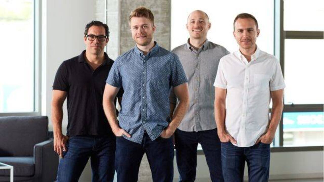 Manny (izquierda) persuadió a los cofundadores de no vender todo cuando se estaban quedando sin fondos. Foto: Outreach/BBC