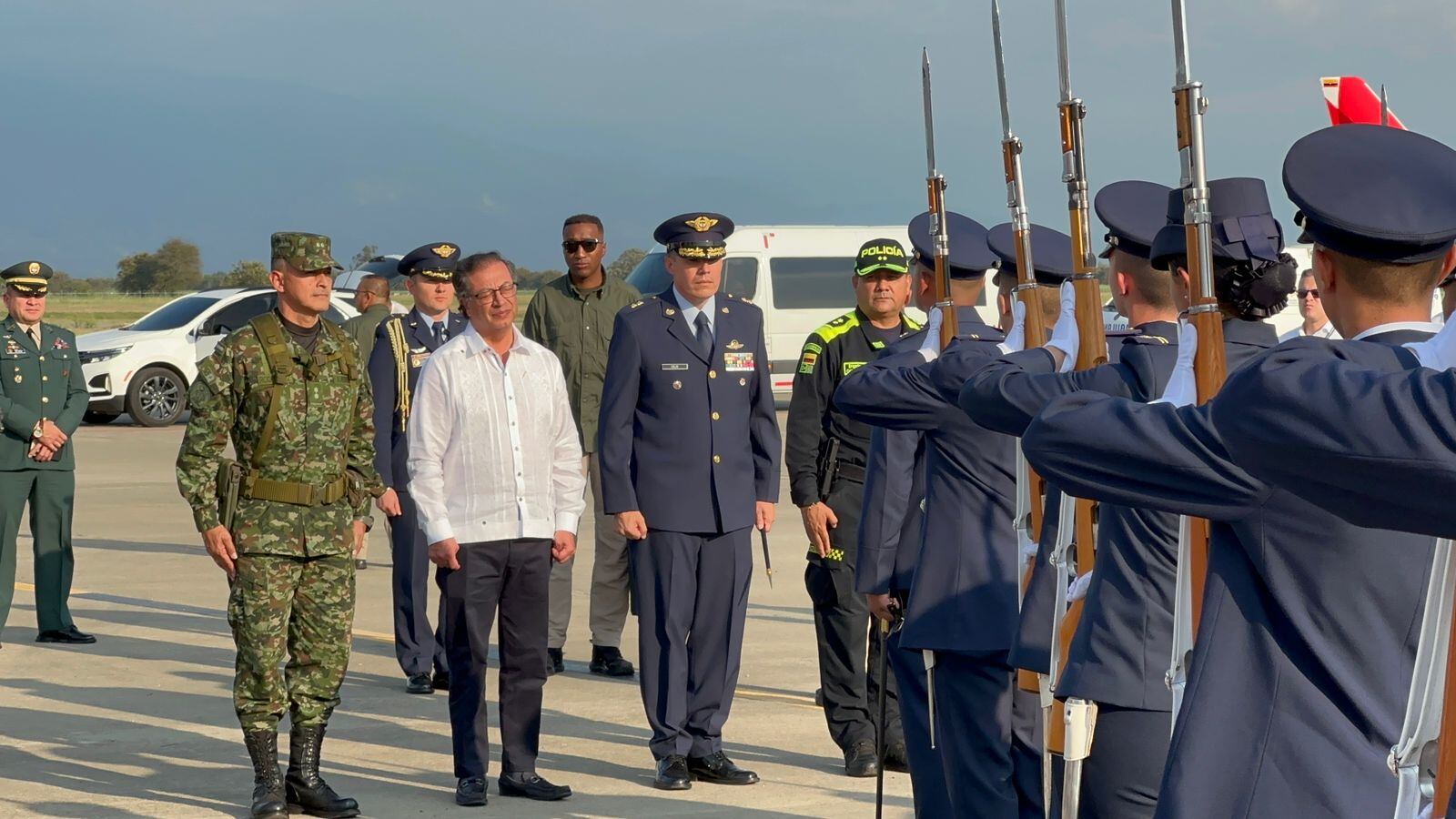 El presidente Gustavo Petro en su llegada en Cali.