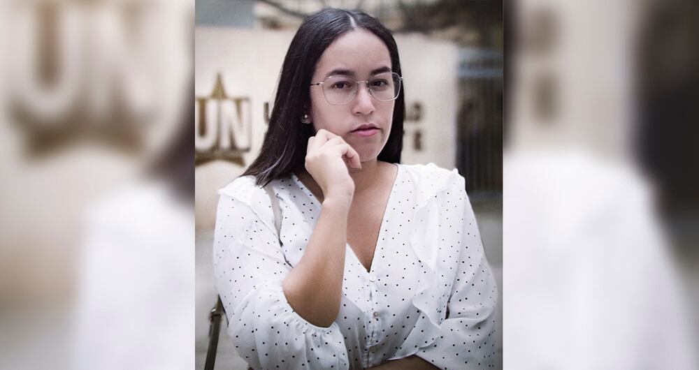 Ely Johana Izquierdo ErazoIngeniera civil Esta ingeniera civil tiene claro que un pregrado no es suficiente para el mercado laboral en Colombia. Por eso, se prepara para estudiar una maestría.