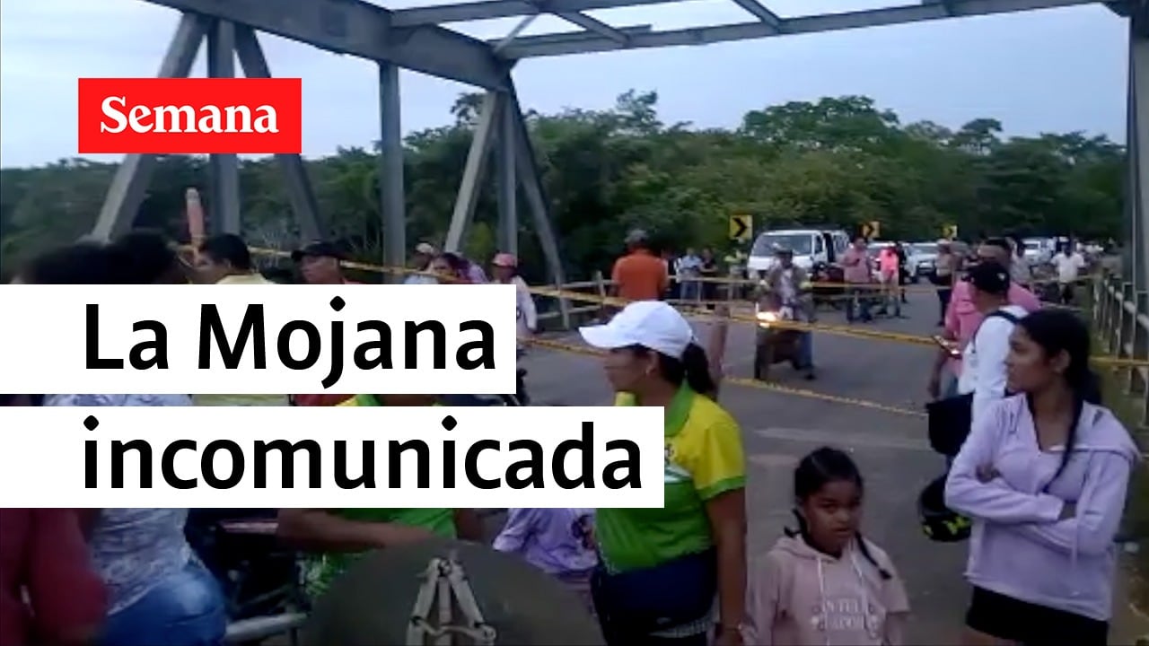 Las fuertes lluvias, al parecer, causaron el colapso de un puente.