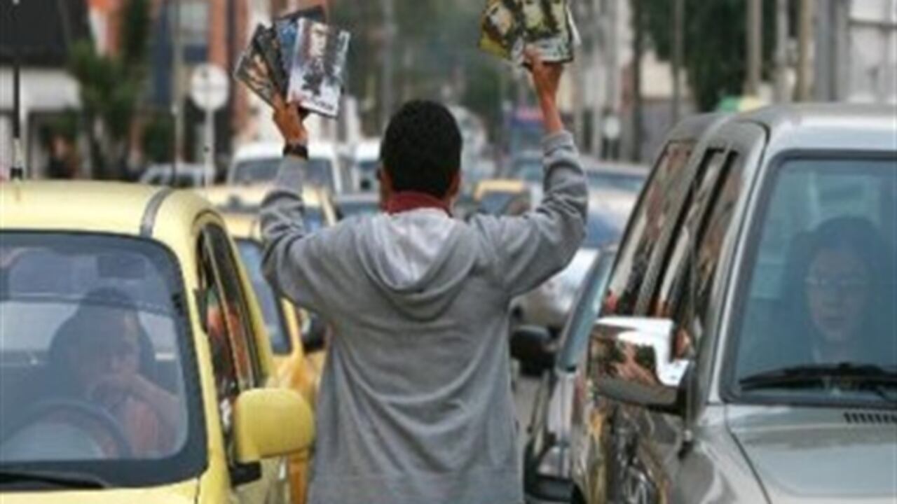 El informe culpa a los centros comerciales San Andresito ubicados en Bogotá, Cali y otras ciudades colombianas, con la reproducción y distribución ilegal de música, películas, videojuegos y otros productos de contrabando, incluyendo farmacéuticos.