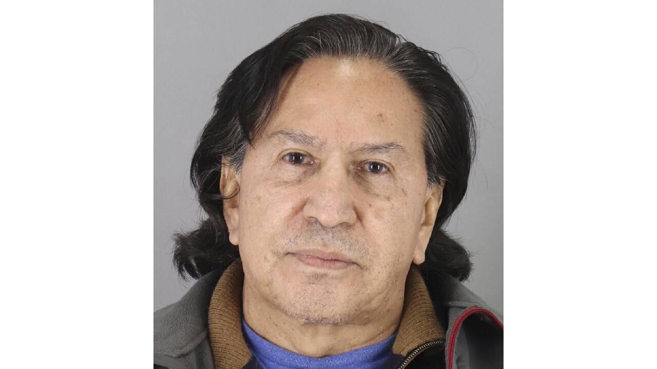 En esta fotografía de fichaje dada a conocer el 18 de marzo de 2019 por el Departamento de Policía del condado de San Mateo, se ve al expresidente de Perú Alejandro Toledo.