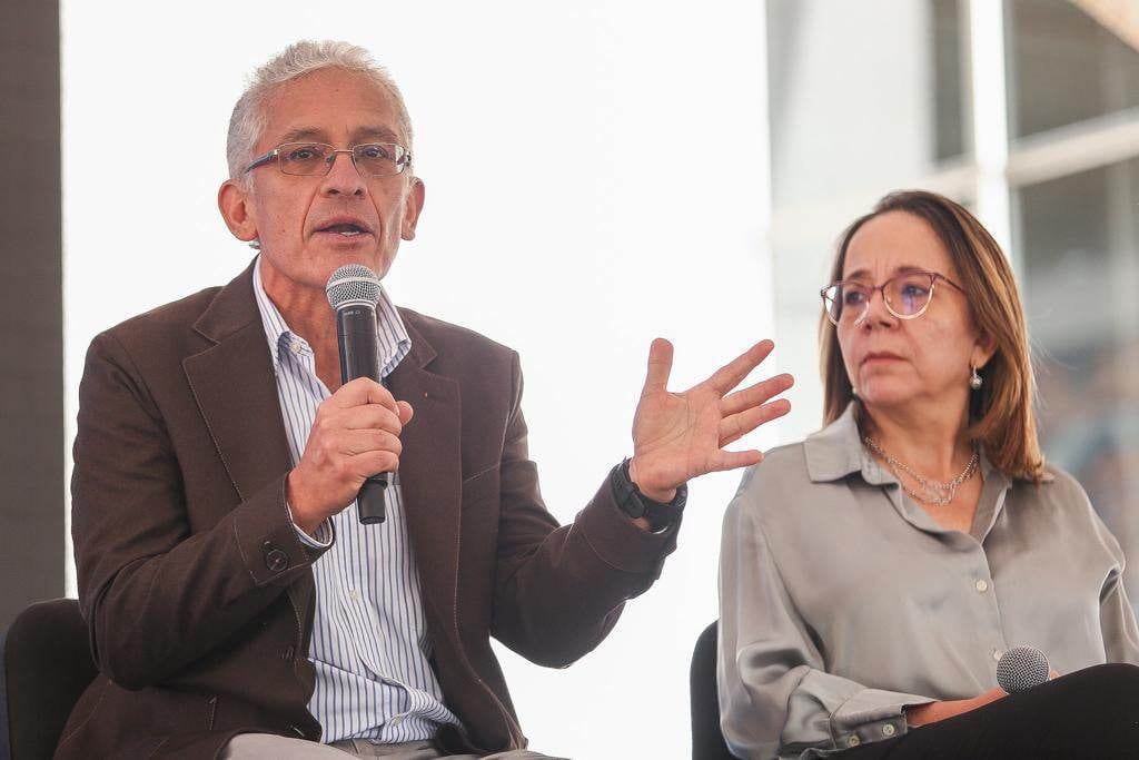 Secretario de Hacienda, Juan Mauricio Ramírez y la secretaria de Integración Social, Margarita Barraquer.