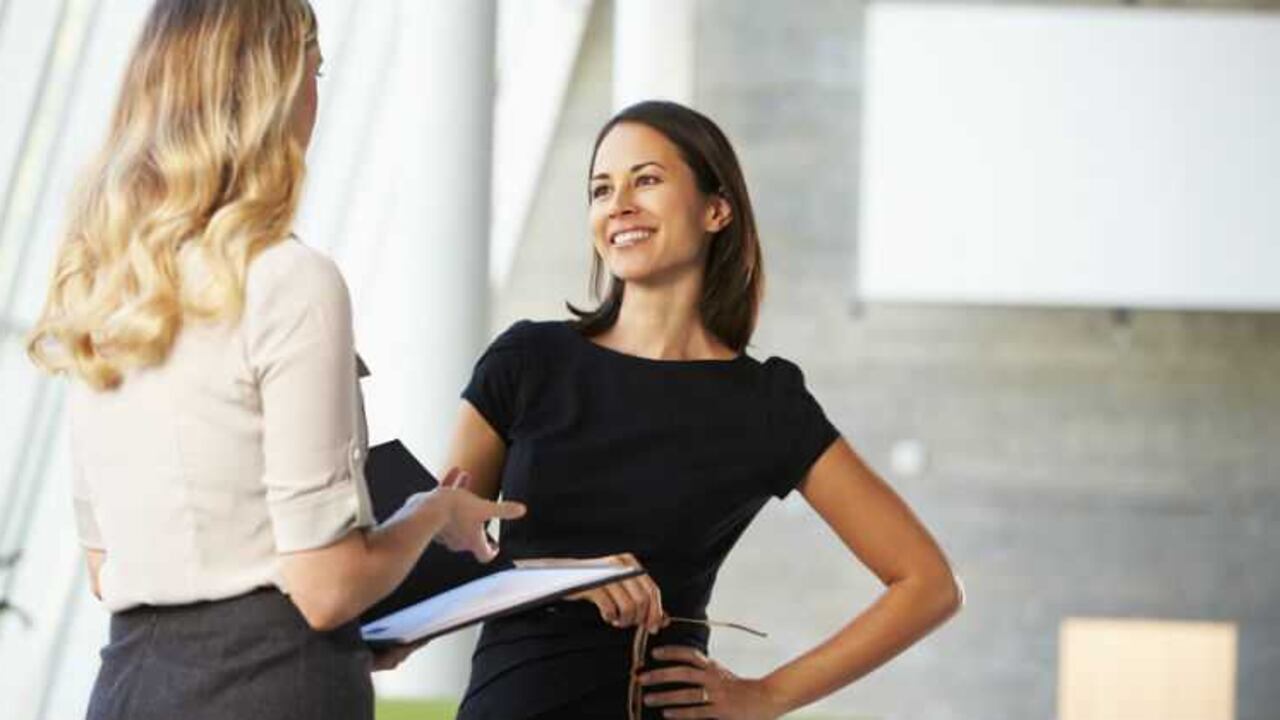 1. Directora ejecutiva: Los ingresos semanales promedio son de US$ 1.836, mientras los ingresos medios anuales aproximados son US$ 95.472. En el campo sólo hay 27,1% de mujeres. En tanto, las ganancias como porcentaje de los ingresos de los hombres es del 81,6%.