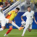 CHARLOTTE, NORTH CAROLINA - JULY 10: Jose Maria Gimenez and Guillermo Varela of Uruguay battle for possession with Luis Diaz of Colombia during the CONMEBOL Copa America 2024 semifinal match between Uruguay and Colombia at Bank of America Stadium on July 10, 2024 in Charlotte, North Carolina. Grant Halverson/Getty Images/AFP (Photo by GRANT HALVERSON / GETTY IMAGES NORTH AMERICA / Getty Images via AFP)