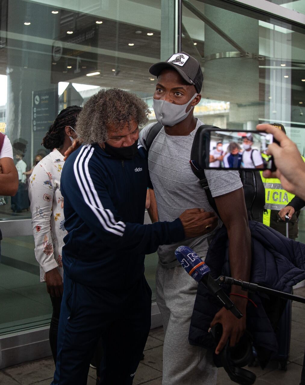 Andrés Román fue recibido por dirigentes, cuerpo técnico y jugadores de Millonarios después de no pasar los exámenes médicos en Boca.