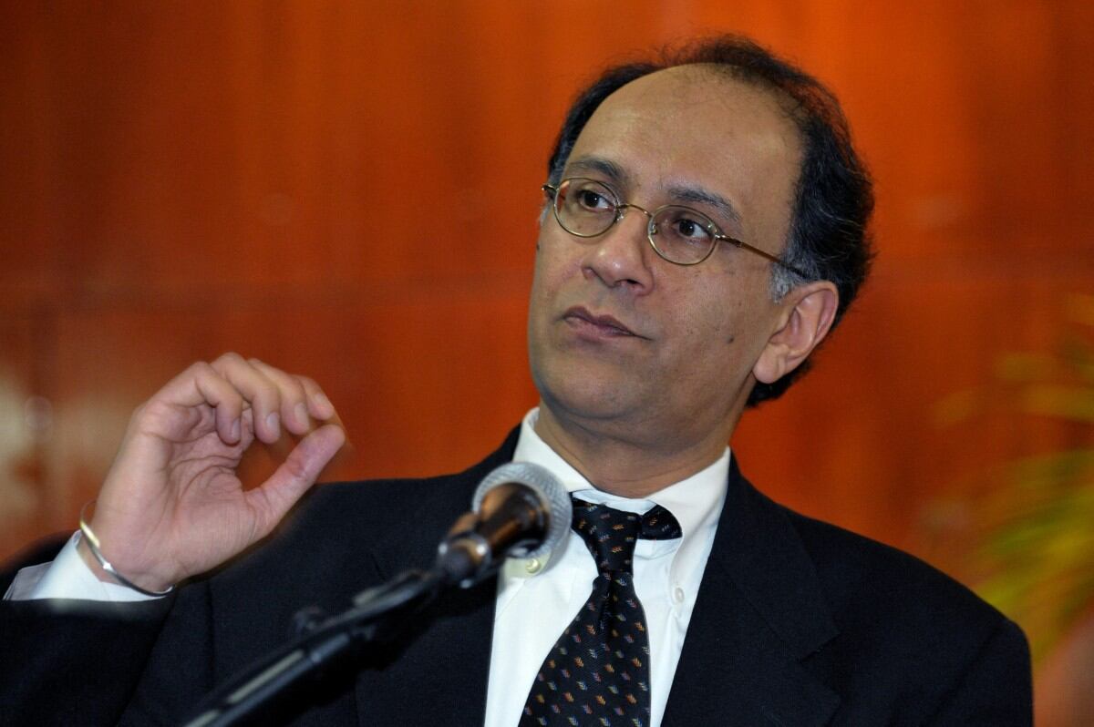 (FILES) World Bank economist Indermit Gill speaks at a forum on economic geography in Manila on January 12, 2009. The World Bank slashed its 2025 global growth forecast on June 10, 2025, citing trade tensions and resulting policy uncertainty, as US President Donald Trump's wide-ranging tariffs strained ties and weighed on economic outlooks.
The bank lowered its projection for global GDP growth to 2.3 percent in its latest economic prospects report, down from 2.7 percent expected in January, the latest in a series of downgrades by international organizations. "That's the weakest performance in 17 years, outside of outright global recessions," said World Bank Group chief economist Indermit Gill. (Photo by JAY DIRECTO / AFP)