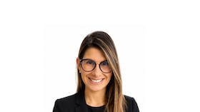 Mujeres que son madres presentes, que no se pierden una reunión del colegio, que asumen roles de liderazgo en la comunidad de sus hijos, que priorizan estar en lo cotidiano tanto como en lo extraordinario y que, al mismo tiempo, ejercen cargos de alta responsabilidad con toda la concentración y el compromiso que eso exige.