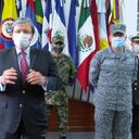 El ministro de Defensa, Carlos Holmes Trujillo, al filo del término de las 48 horas que le dio la Corte, dijo que ya había pedido perdón y que esas excusas valían frente a la orden judicial. Esa salida agitó el avispero político.