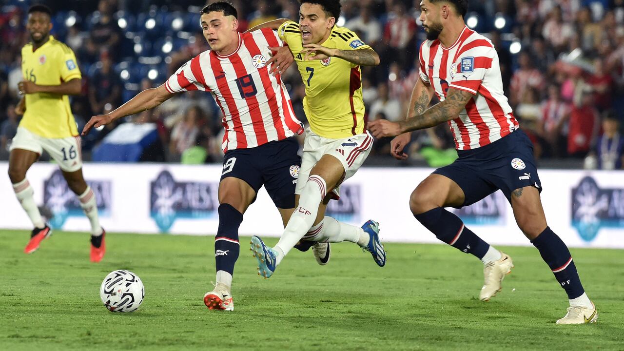 Luis Díaz en el juego ante Paraguay por la eliminatoria sudamericana rumbo al Mundial 2026