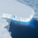 Masas gigantes de hielo que podrían desaparecer por el agua marina.