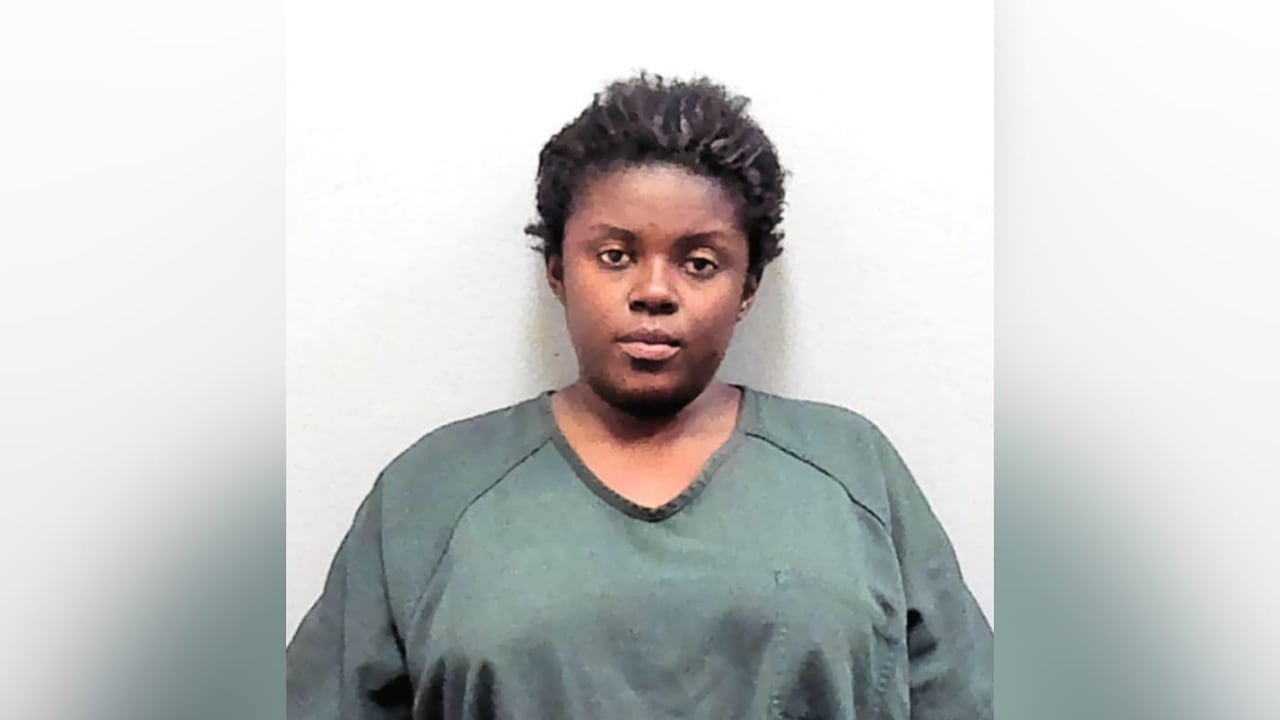 La mujer de 31 años, identificada como Katherine Theodore, fue detenida por las autoridades en la Florida.