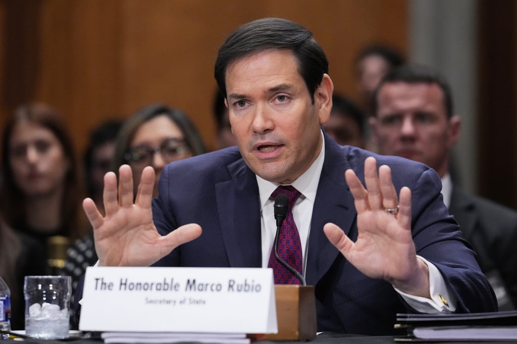 El secretario de Estado, Marco Rubio, comparece ante el Comité de Relaciones Exteriores del Senado para explicar la política del presidente Donald Trump hacia Venezuela tras la incursión militar estadounidense que derrocó al entonces presidente Nicolás Maduro. El miércoles 28 de enero de 2026, en el Capitolio de Washington. (Foto AP/J. Scott Applewhite)