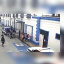 El senador Alex Flórez compartió imágenes del momento en el que los policías estarían entregando en un centro asistencial a los jóvenes que fueron asesinados.