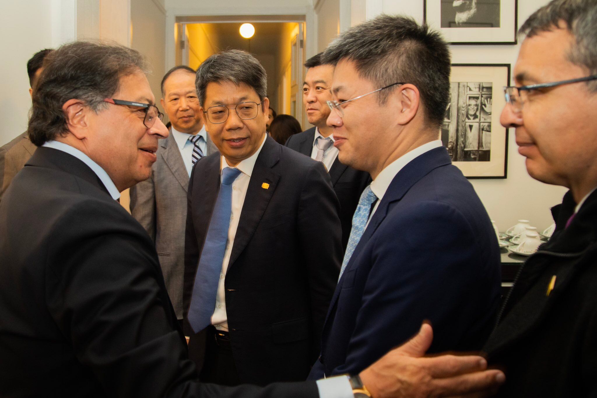Reunión del presidente Gustavo Petro
con la Empresa China Harbour Engineering Corporation (CHEC), compañía del consorcio encargado de la construcción del Metro de Bogotá.