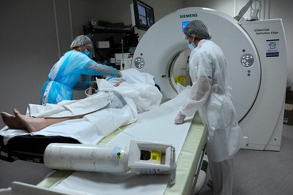 El portal, 20 minutos, indicó que el TAC reveló que las heridas del accidente le provocaron un gran hematoma craneal y la muerte cerebral. (Photo by: Pascal Bachelet/BSIP/Education Images/Universal Images Group via Getty Images)