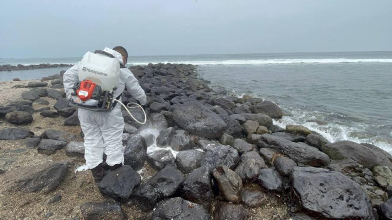 Gracias a God Oil, el Grupo Empresarial Solanco ha podido el derrame de petróleo en las playas de Perú, donde más de 11.000 barriles de crudo cayeron al mar.