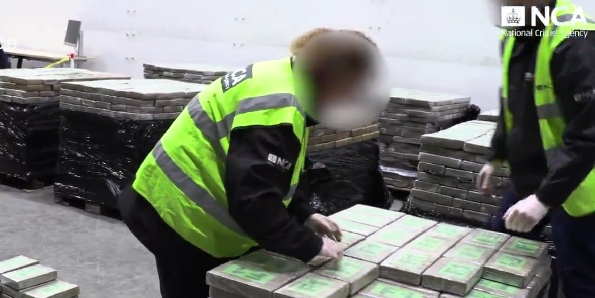 Incautan cocaína en cargamento de bananos que llegó al Reino Unido.