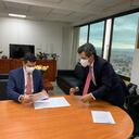 Juan Miguel Villa, presidente de Colpensiones, en la firma del convenio con Minsalud para priorizar vacunación en Colombia.