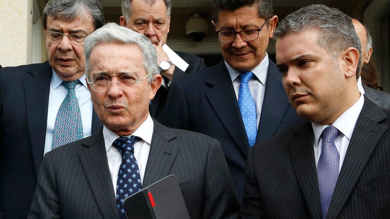 "Él y su familia han sido víctimas de ataques y difamaciones, de todo tipo de epitetos y de todo tipo de acusaciones. Con gallardía ha acudido siempre a todos los llamados que le ha hecho la justicia con la frente en alto".