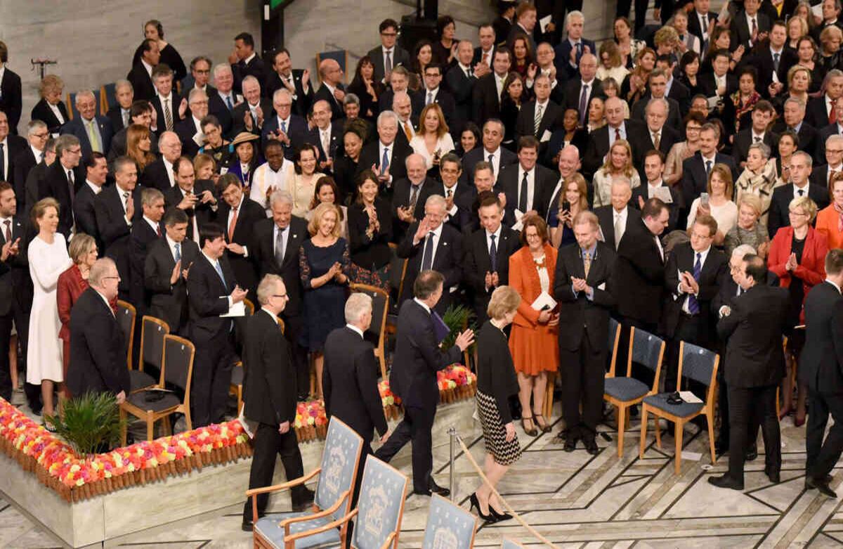 Juan Manuel Santos salió del Oslo City Hall por la puerta grande 