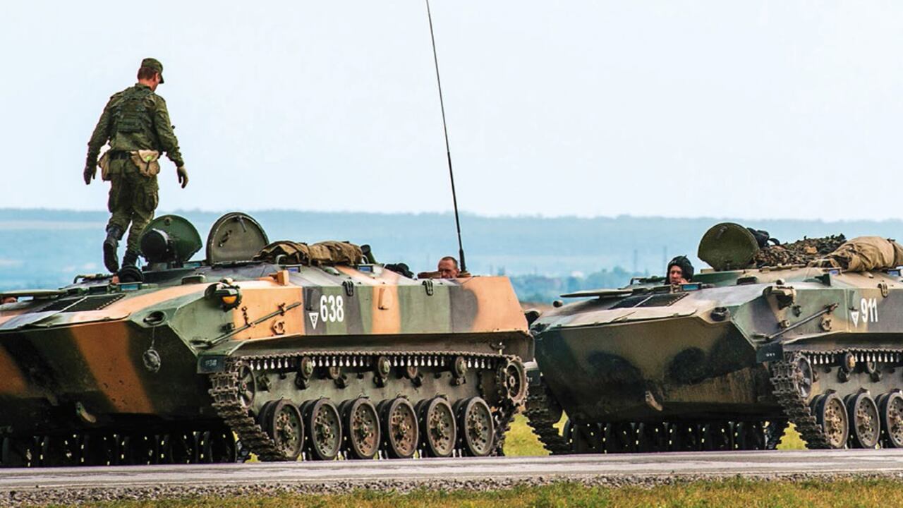 La columna rusa, con grandes cantidades de armamento pesado, se unió a las fuerzas rebeldes.