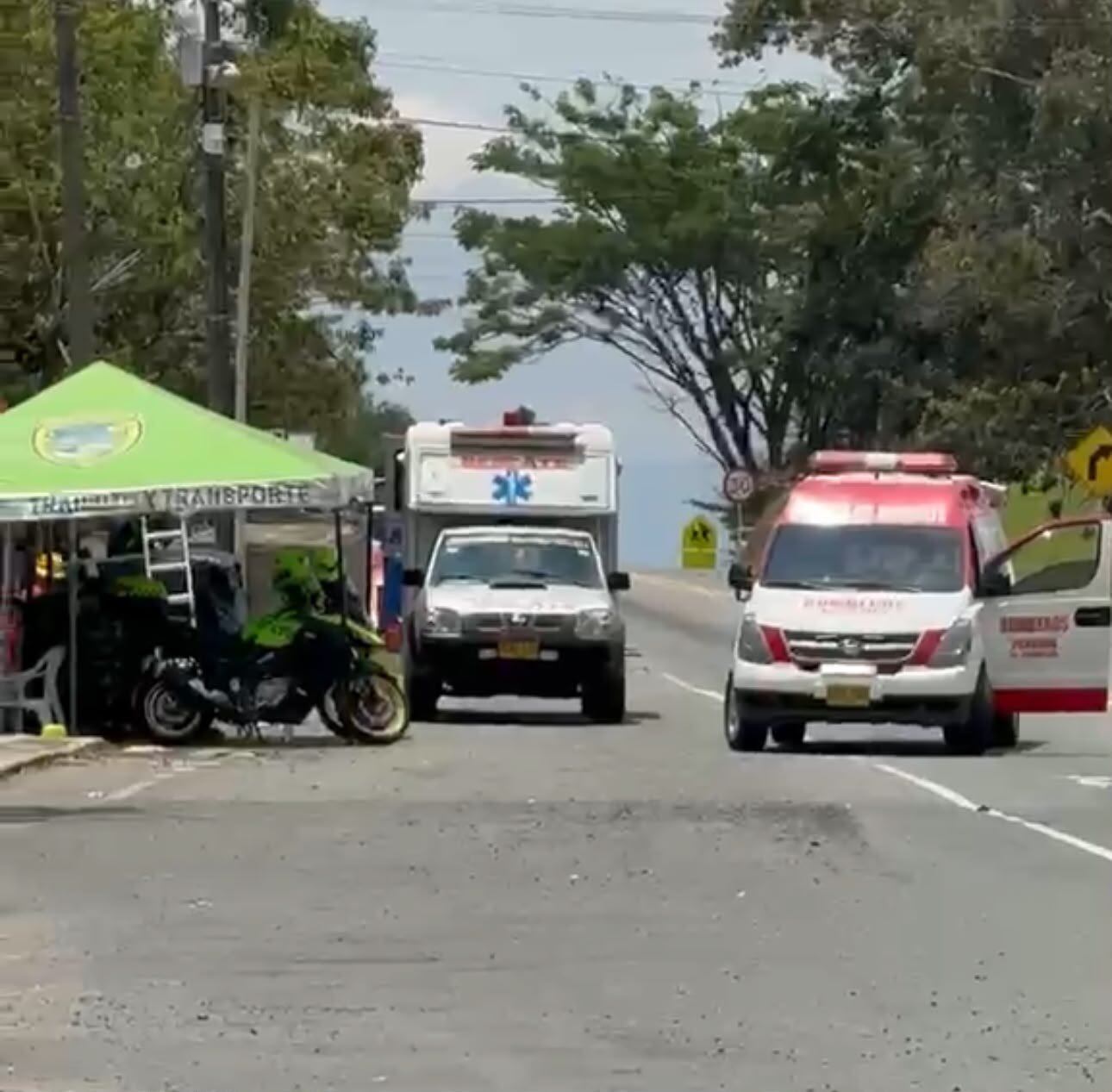 Atentado en la vía Panamericana, a la altura de Tunía, Cauca, deja nueve policías heridos.