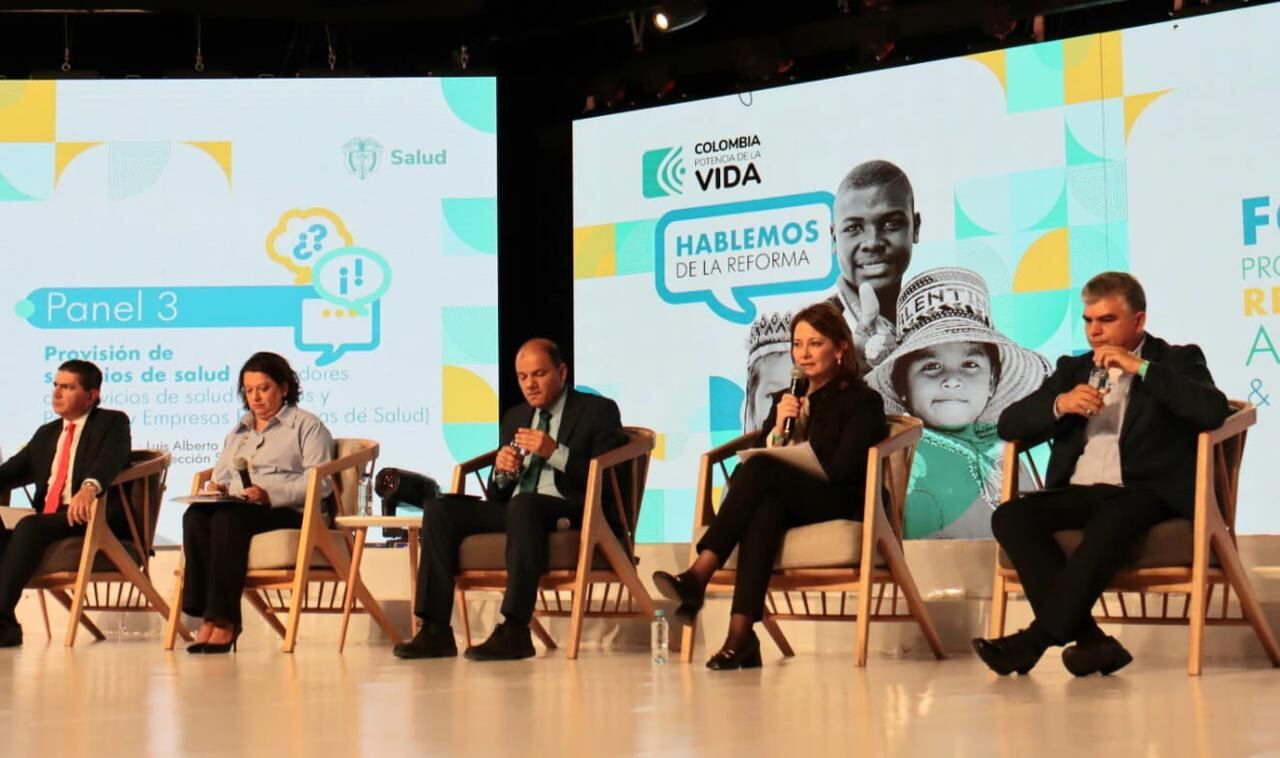 al que además del ministro Guillermo Alfonso Jaramillo, asistió también la presidente ejecutiva de Acemi, el gremio de las EPS, Ana María Vesga