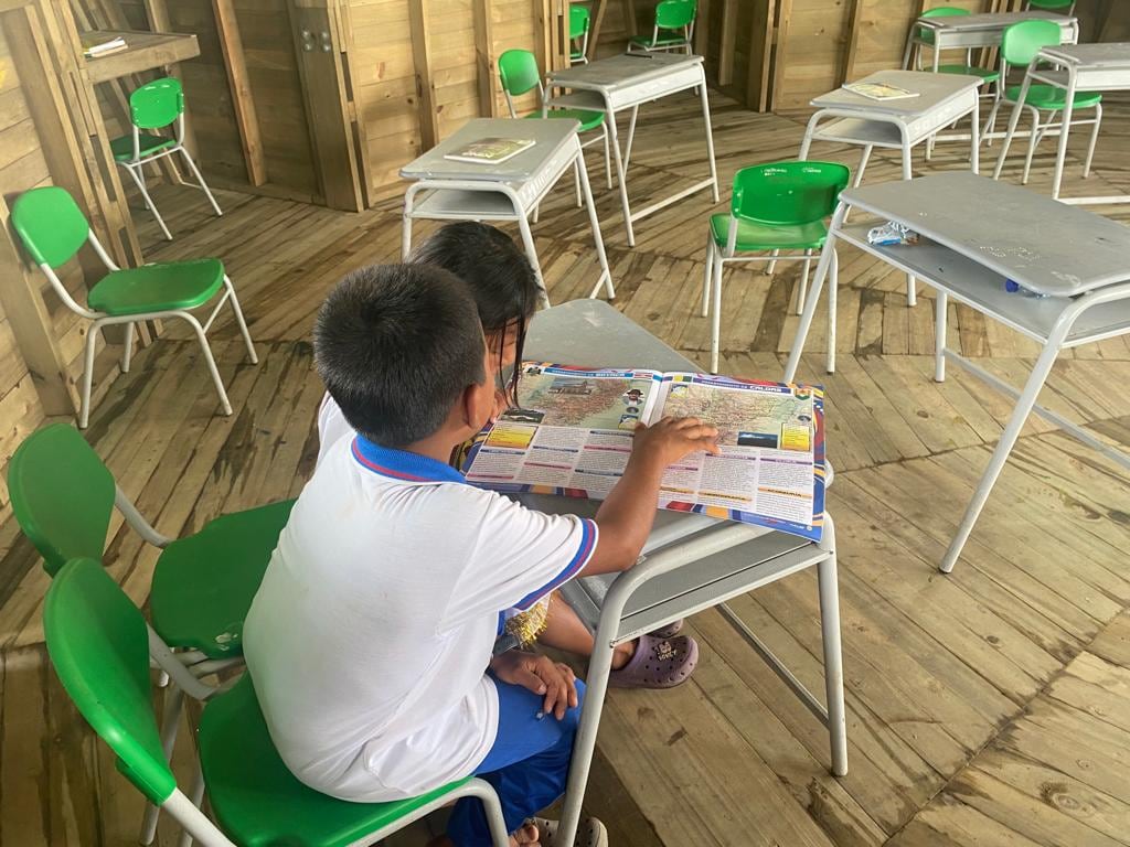 Niños de comunidades Embera y Senú estrenan escuelas rurales indígenas
