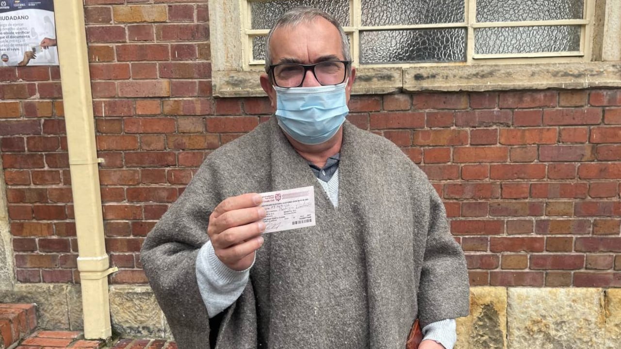 Rodrigo Londoño, Timochenko, ejerció su derecho al voto. Foto: Instagram.