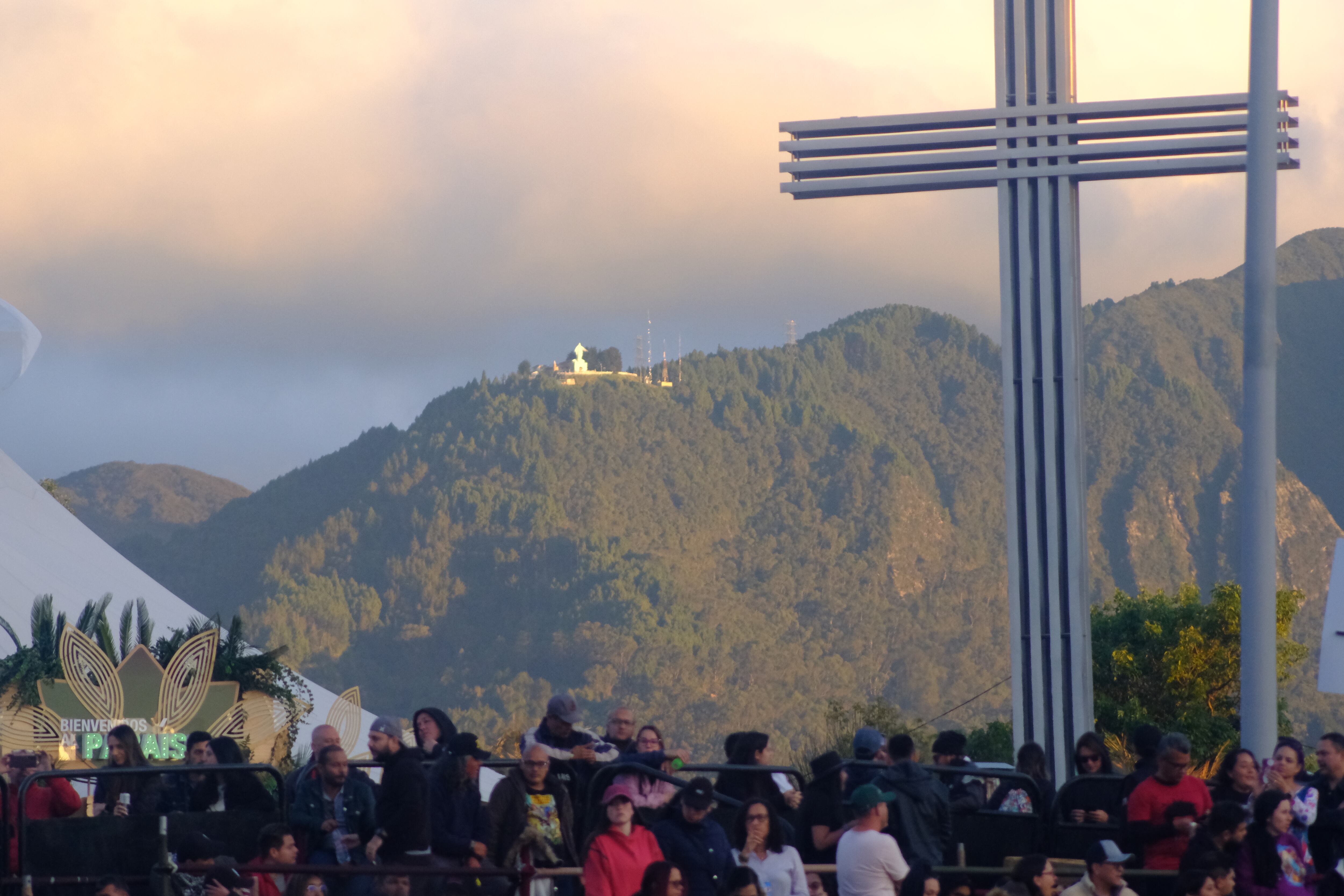 La ciudad conspiró con clima helado pero seco.