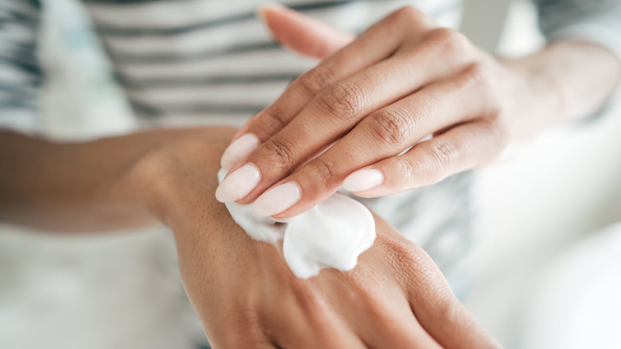 Para mantener una piel sana también es necesario llevar hábitos alimenticios saludables.