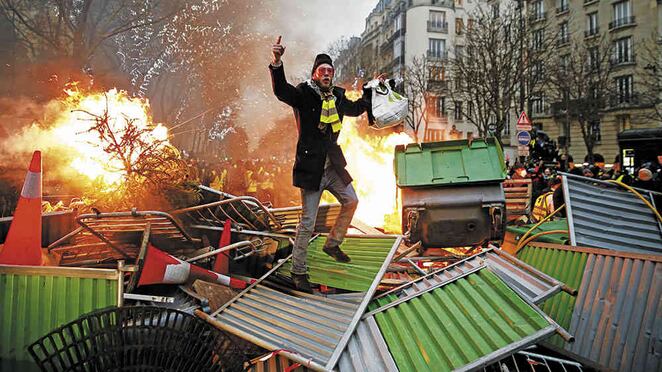 Las protestas vuelven a Francia. El presidente no ve la luz.