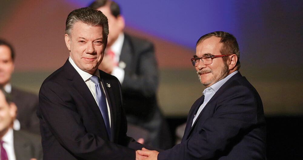  “Santos, no más, ya cumplió. Es decir, váyase. Si tiene un Premio Nobel, que se vaya a Ucrania, que trabaje con lo que él llama Los Elders, una institución bien interesante. Pero, por favor, que nos deje el futuro”.