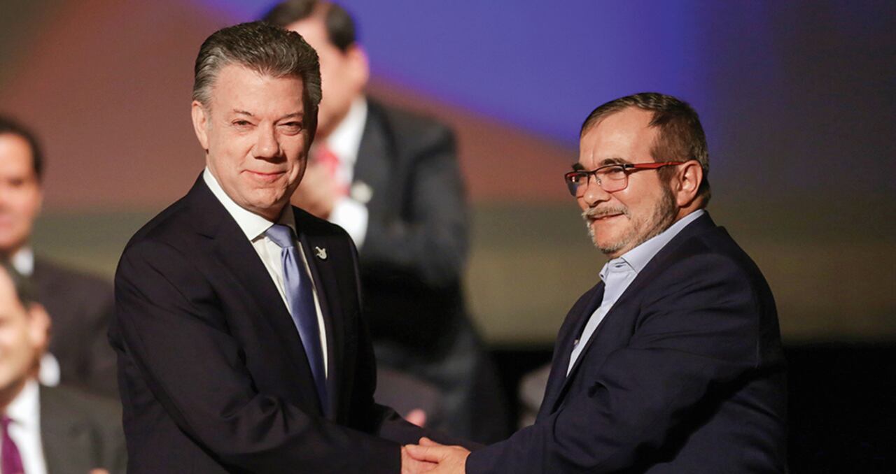 “Santos, no más, ya cumplió. Es decir, váyase. Si tiene un Premio Nobel, que se vaya a Ucrania, que trabaje con lo que él llama Los Elders, una institución bien interesante. Pero, por favor, que nos deje el futuro”.