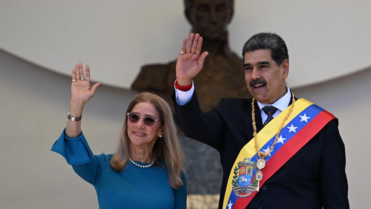 Maduro junto a su esposa Cilia Adela Flores, este viernes 10 de julio.