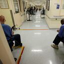 Ambos pacientes se encuentran aislados en Ottawa mientras las autoridades de salud pública rastrean sus contactos, según las autoridades.