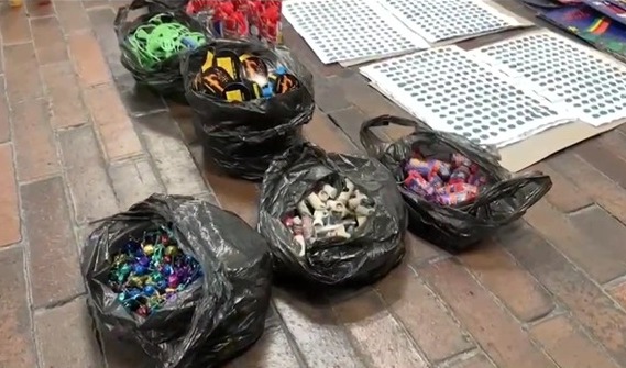 Policía halló en un puesto de tamales en el sur de Bogotá más de 12 mil unidades de pólvora.