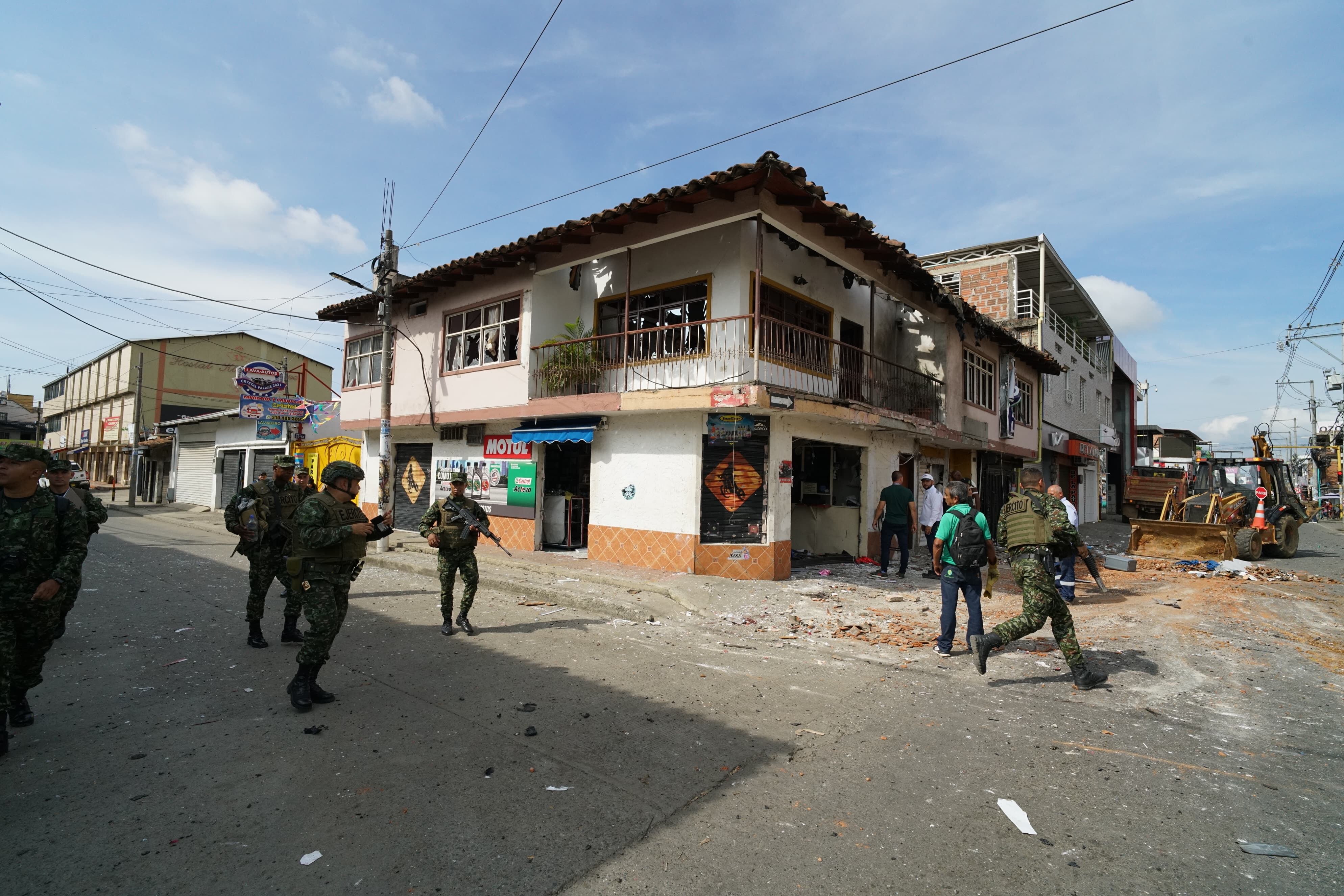 Atentado con una moto cargada de explosivos en jamundí Valle