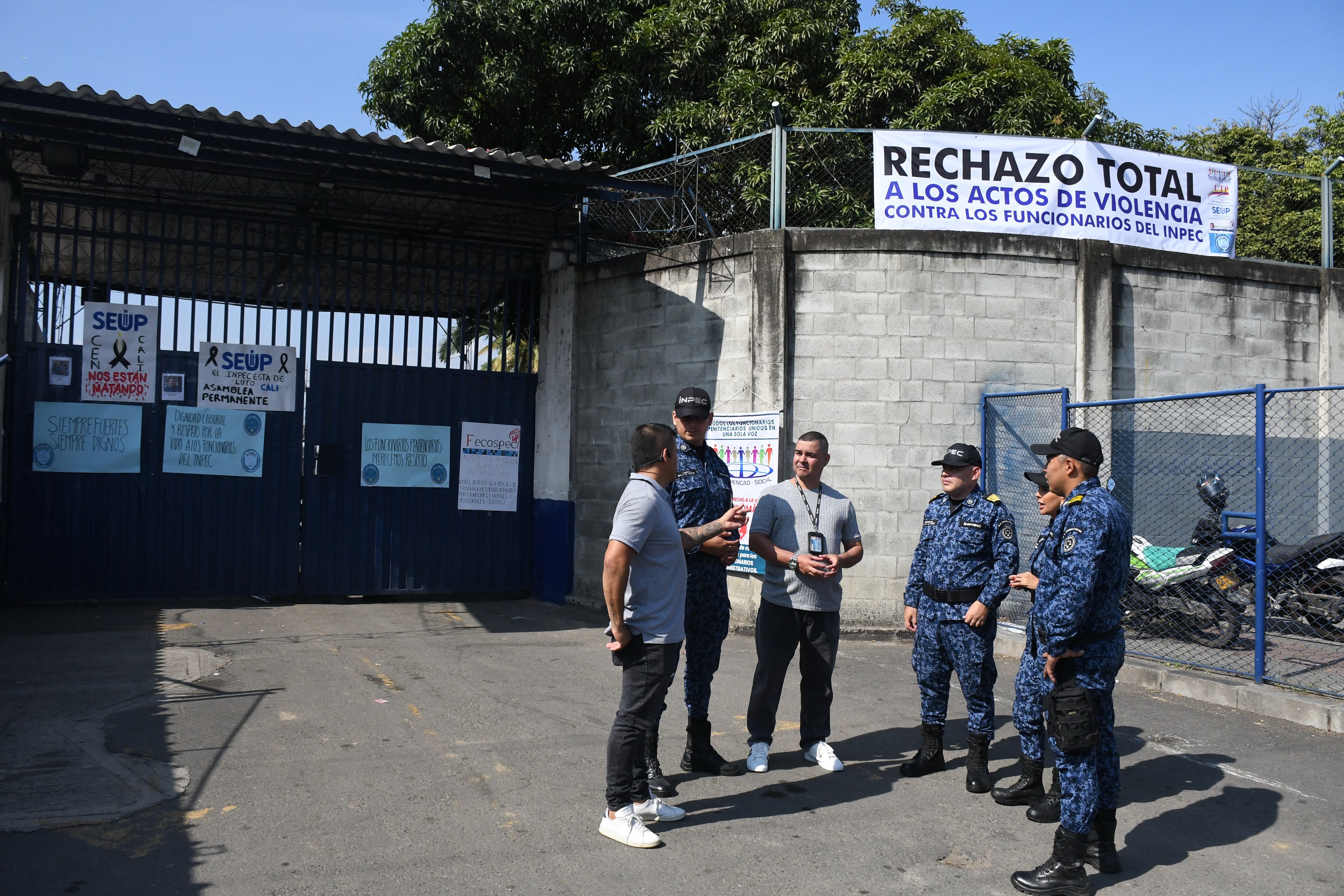 Domingo: Exclusivo, crisis carcelaria, seguridad, guardas Inpec. Foto José L Guzmán El País, feb 14-24