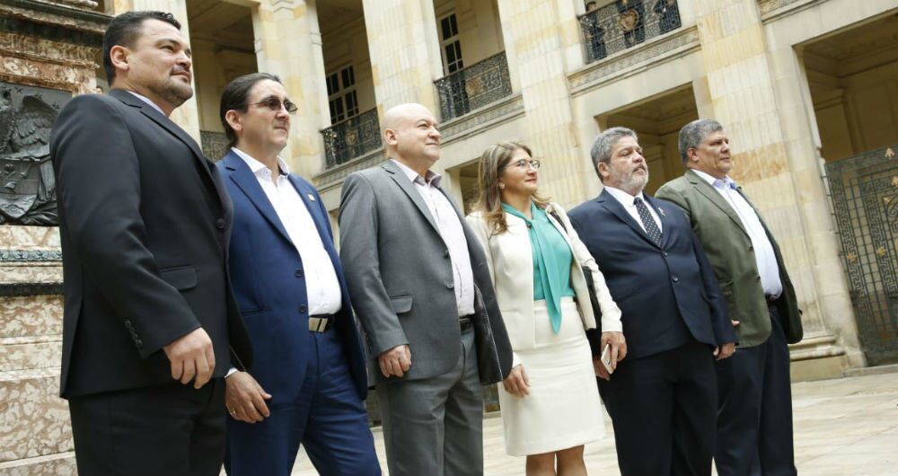 Segio Marín, Jairo Quintero, Carlos Antonio Lozada, Sandra Ramírez, Marco Calarcá y Olmedo Ruiz en el Congreso. 